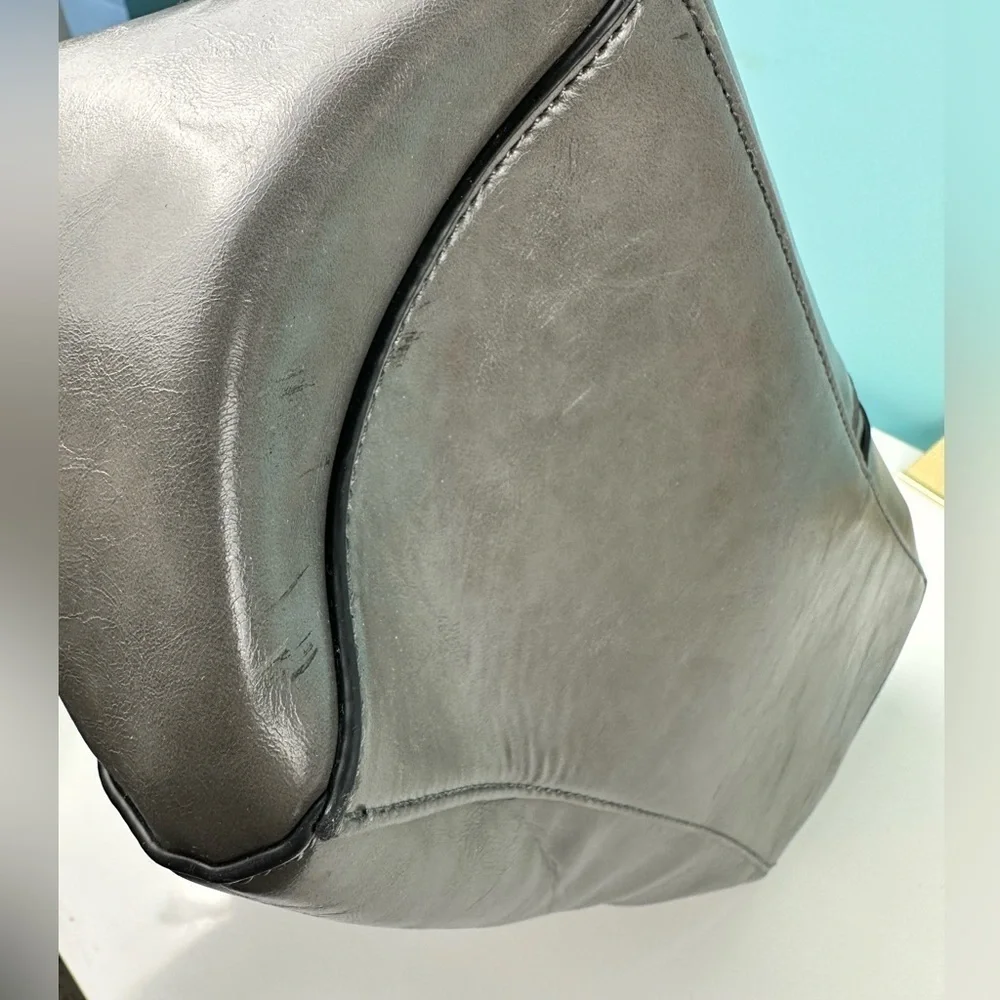 Nine West ladies gray leather handbag, excellent condition